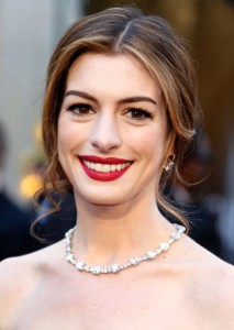 Anne Hathaway Oscars 2011 Red Carpet-wore a 94 carat, $10 million Tiffany Lucida Star Diamond